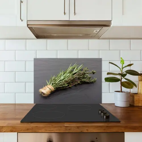 Tijm - Kruiden - Groen - Tafel - Keuken - Steen keuken achterwand spatscherm klein -sfeer2