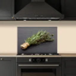 Tijm - Kruiden - Groen - Tafel - Keuken - Steen keuken achterwand spatscherm klein -sfeer1