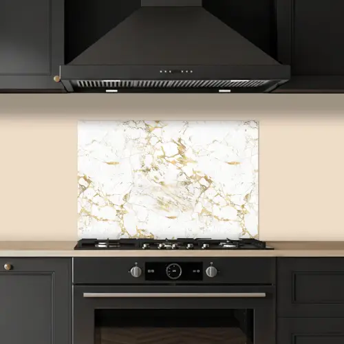 Wit - Marmer - Luxe - Goud keuken achterwand spatscherm klein 900 -sfeer1