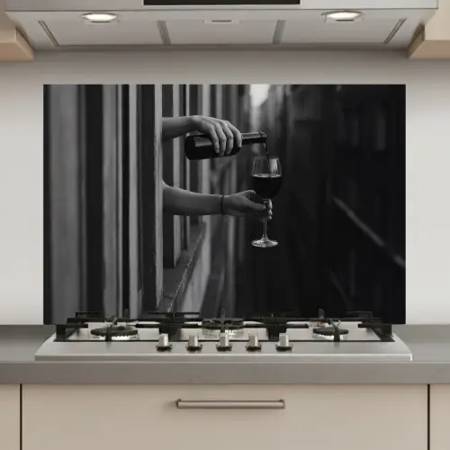 Wijnfles - Glas - Handen - Raam keuken achterwand spatscherm klein -3d_website
