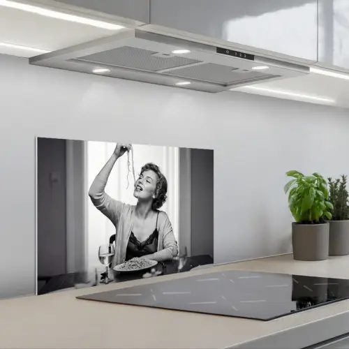 Vrouw - Spaghetti - Zwart - Wit keuken achterwand spatscherm klein -3d_schuin
