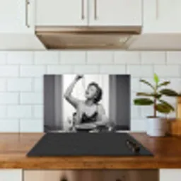 Vrouw - Spaghetti - Zwart - Wit keuken achterwand spatscherm klein -sfeer2