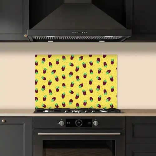 Geel - Frambozen - Patroon keuken achterwand spatscherm klein 900 -sfeer1