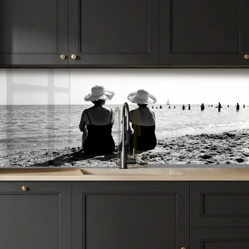 Vrouwen - Zonnehoed - Strand - Zwart - Wit keuken achterwand 2 middel -sfeer1