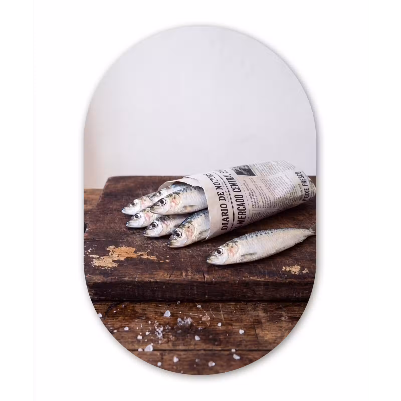 aluminium oval wall art - Little Sardine - newspaper - cutting board - Sardientje - krant - snijplank Wandcirkel Ovaal Aluminium middel