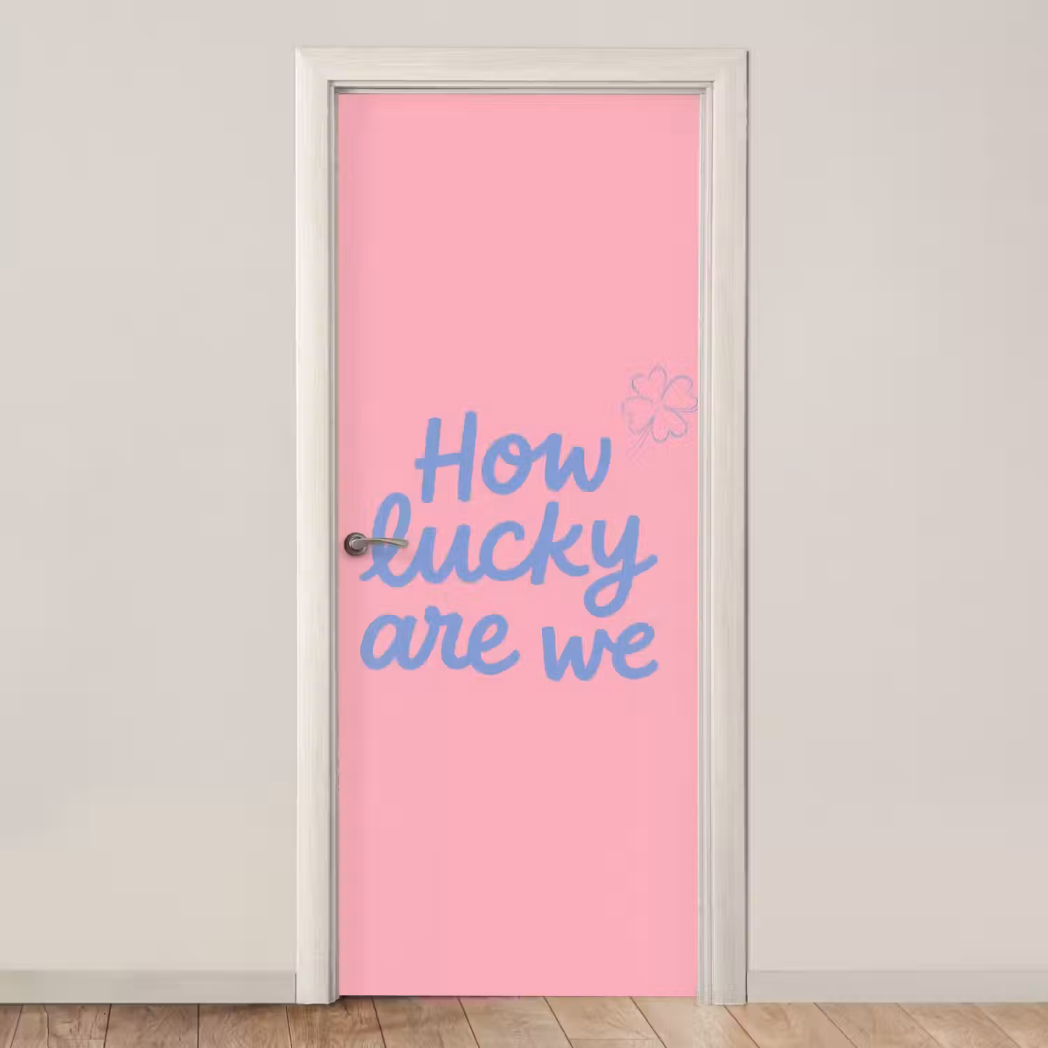 How lucky are we - Klavervier - Roze - Blauw deurposter klein -3d_beige