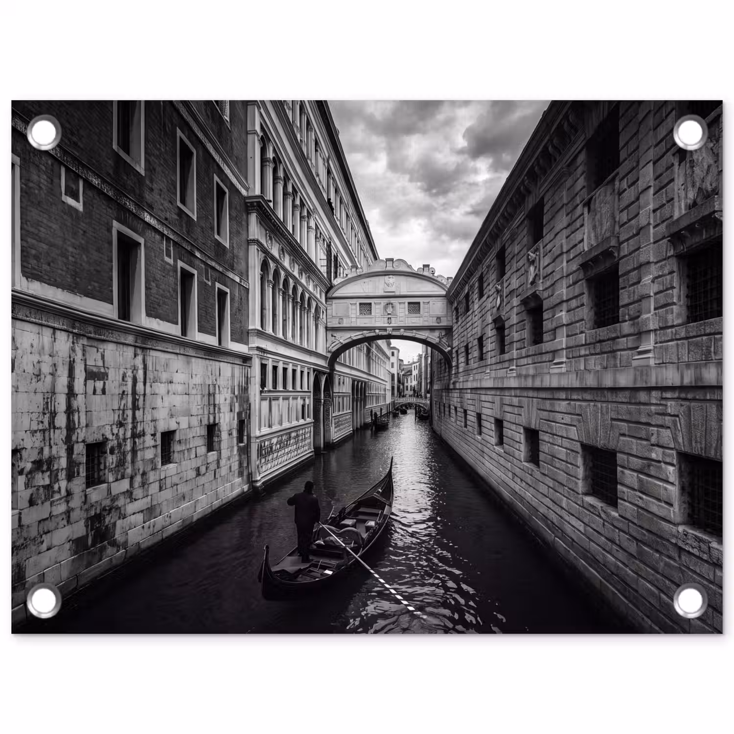 Boot - Waterweg - Stad - Zwart-wit - Architectuur tuinposter los doek klein -3d