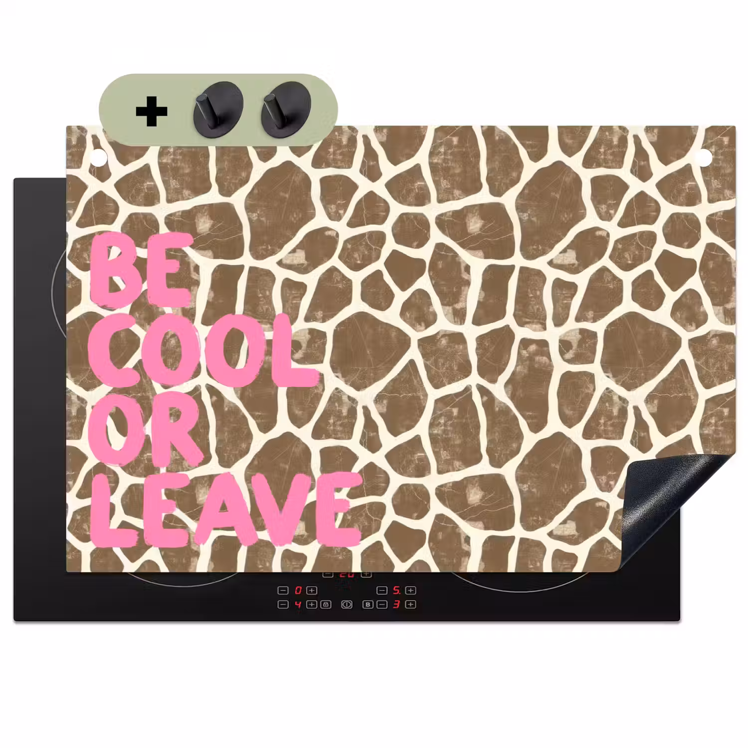 Tekst - Be cool or leave - Roze - Giraffenprint Inductie beschemer met haakjes klein -3d