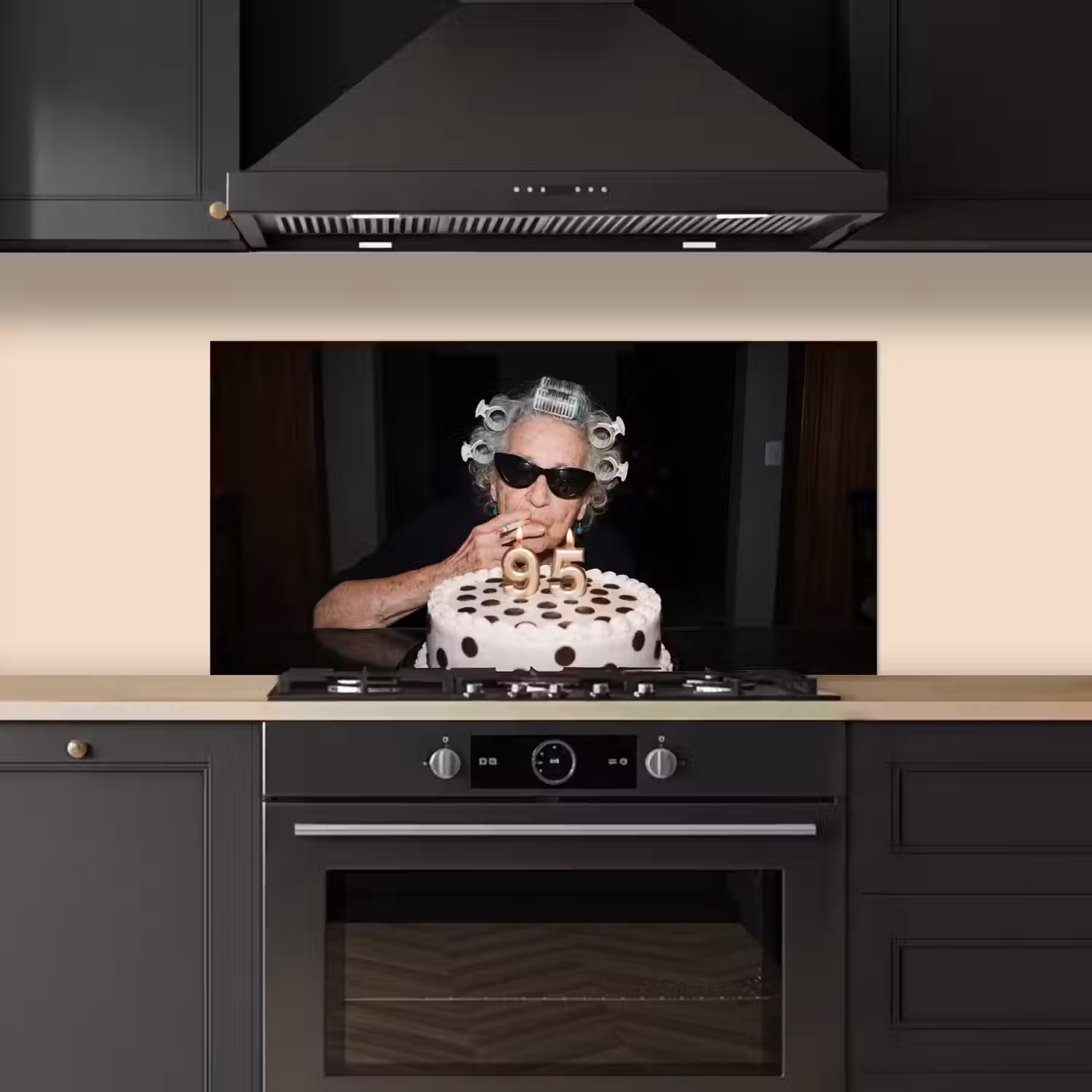Verjaardag - Krulspeld - Oma keuken achterwand spatscherm middel -sfeer1