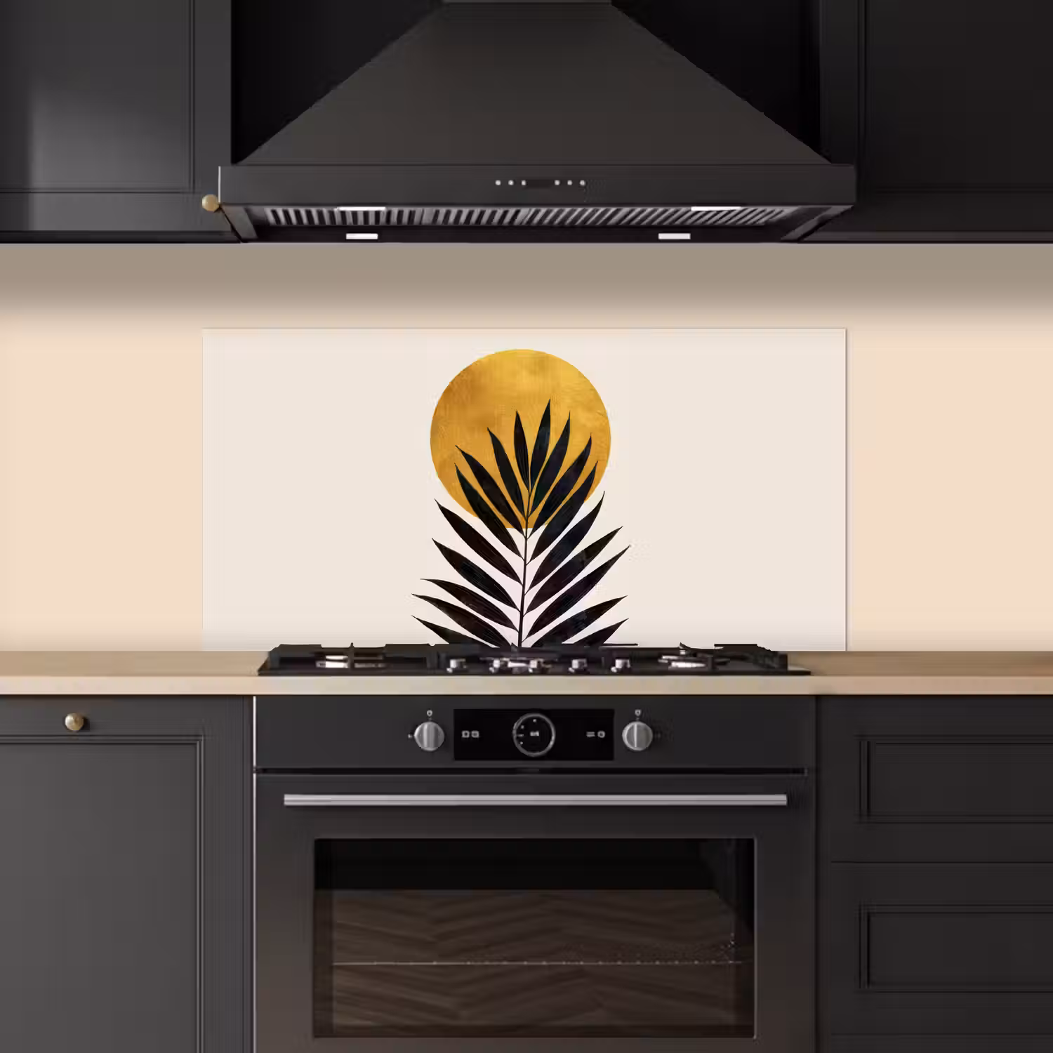 Zwart palmblad - Gouden cirkel - Beige achtergrond keuken achterwand spatscherm middel -sfeer1