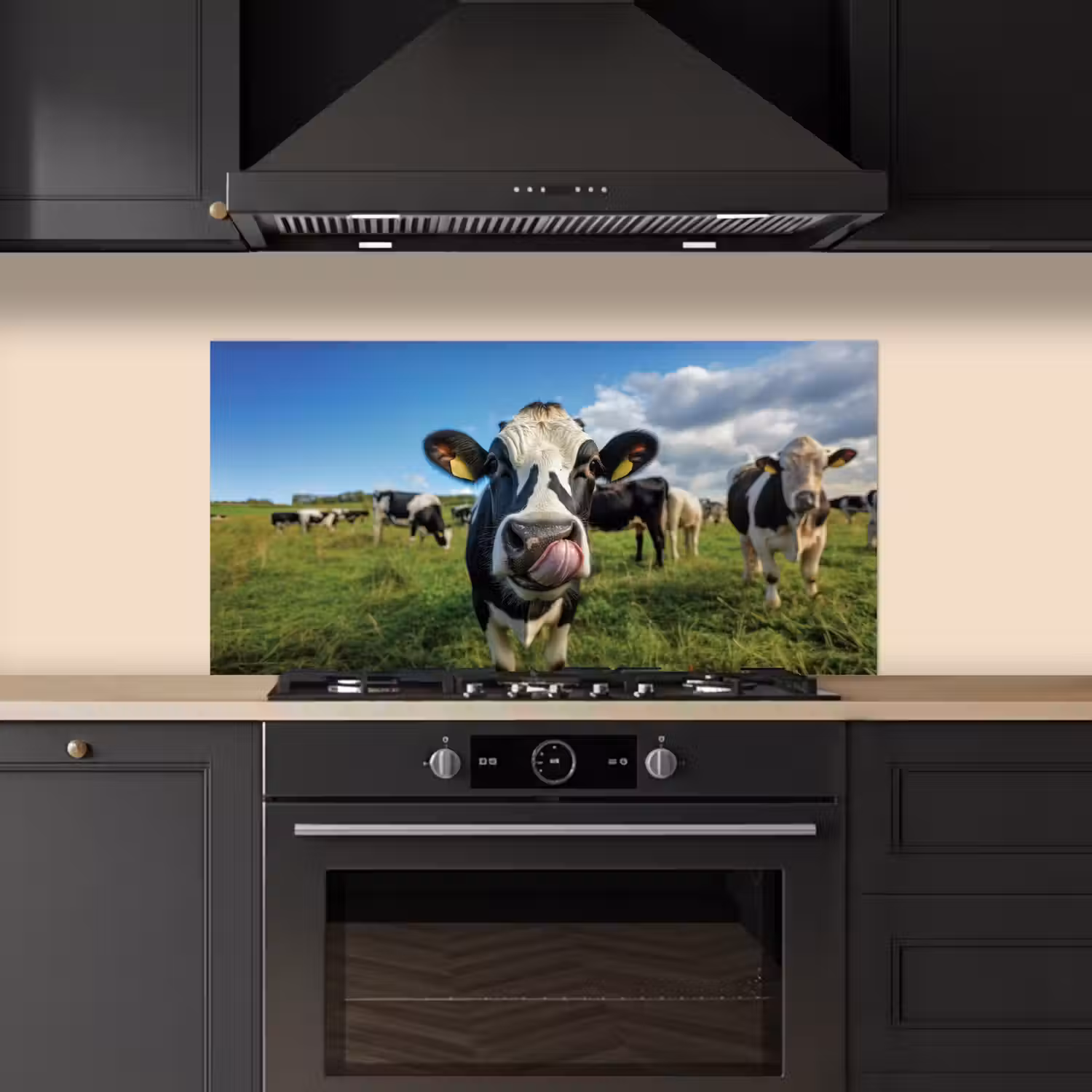 Koe - Tong - Weide keuken achterwand spatscherm middel -sfeer1