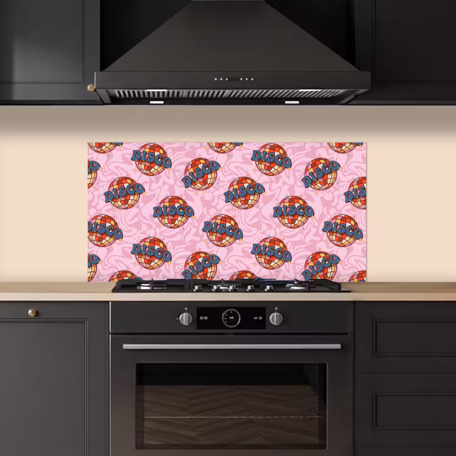 Disco - Bal - Patroon - Roze keuken achterwand spatscherm middel 899 -sfeer1