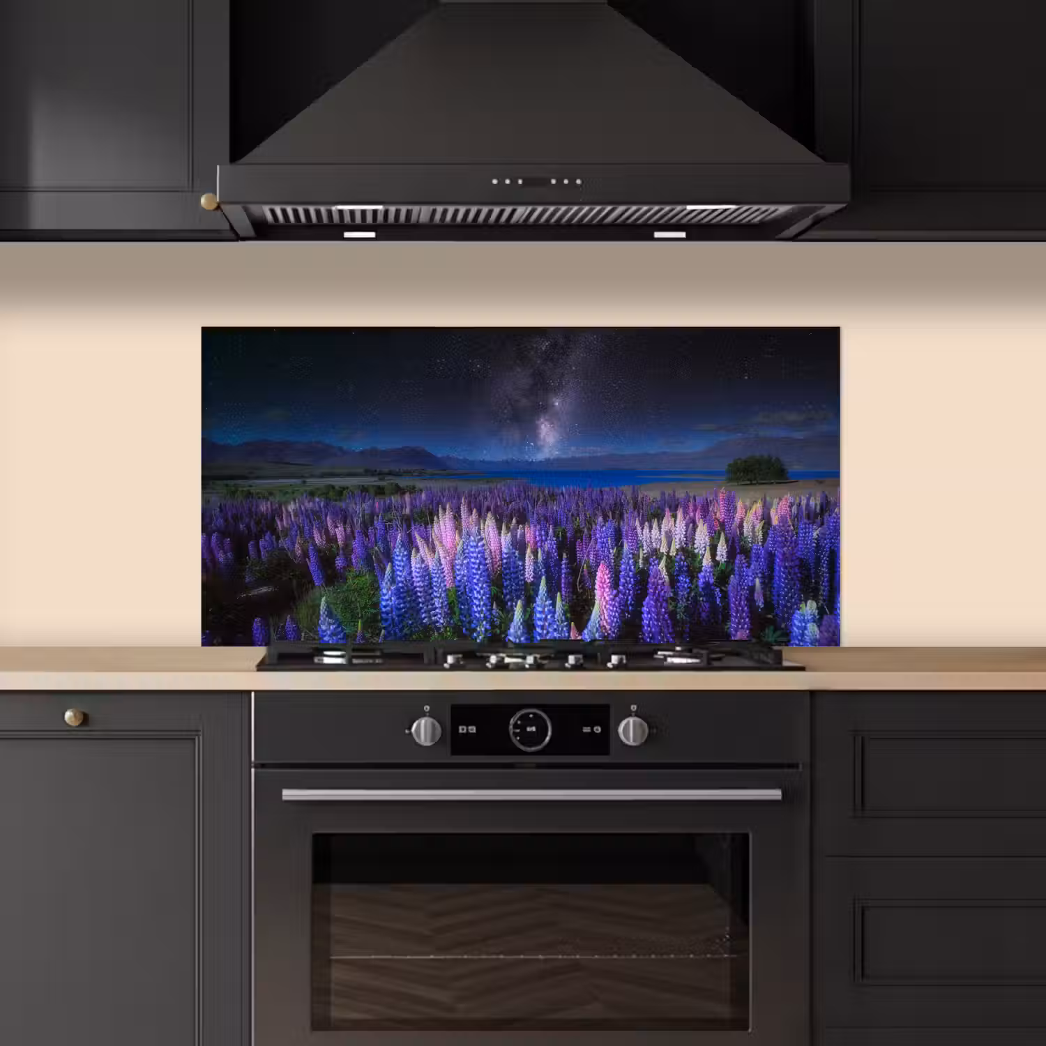 Bloemen - Nacht - Lupine - Sterrenhemel - Paars - Natuur keuken achterwand spatscherm middel -sfeer1
