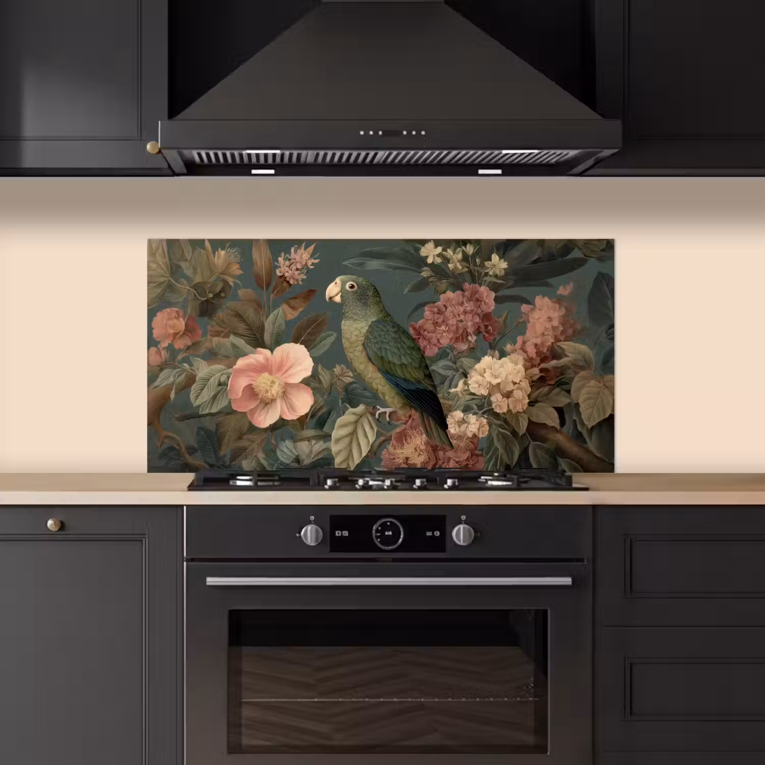 Groene papegaai - Kleurrijke bloemen - Donkere achtergrond keuken achterwand spatscherm middel -sfeer1