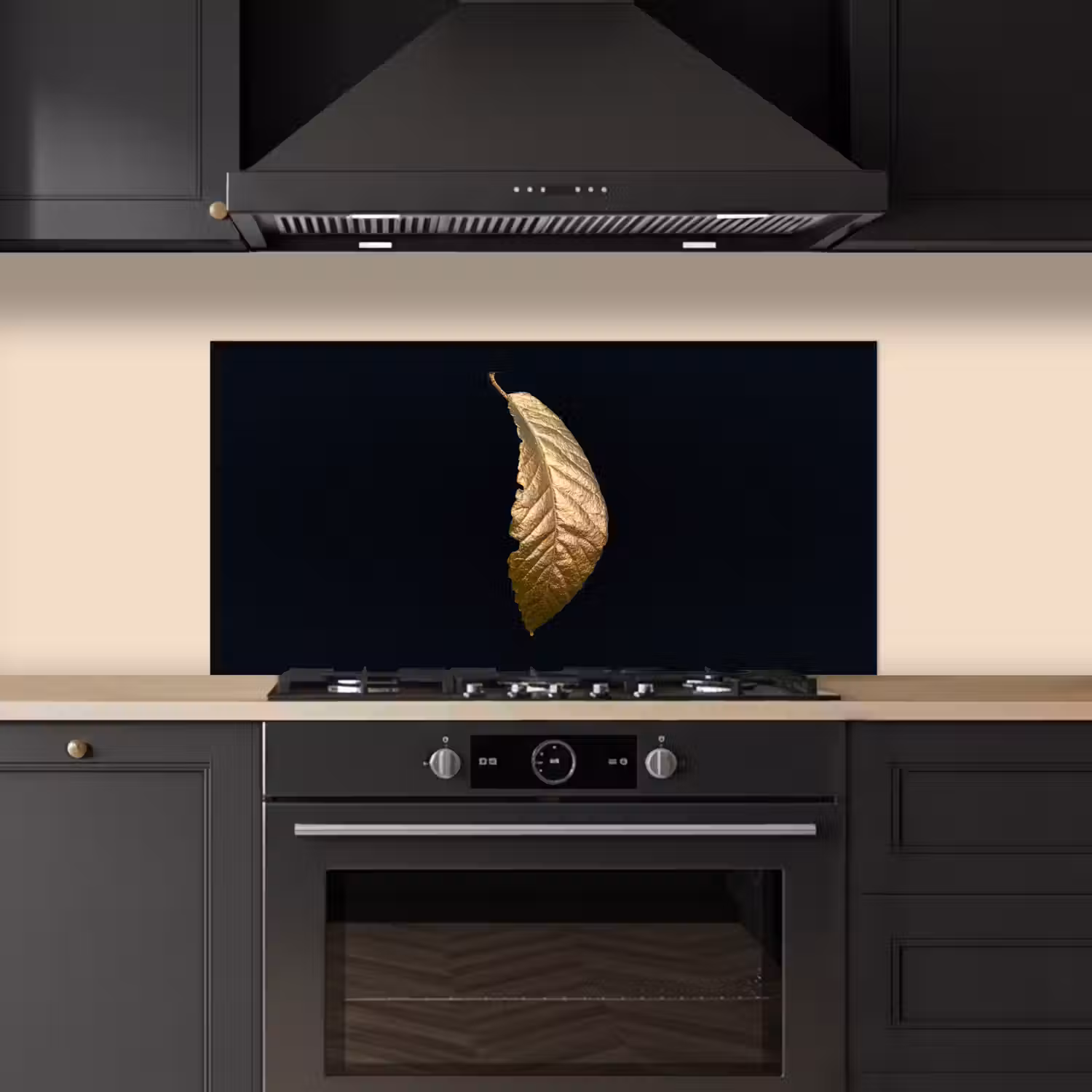 Bladeren - Luxe - Goud - Zwart - Natuur keuken achterwand spatscherm middel -sfeer1