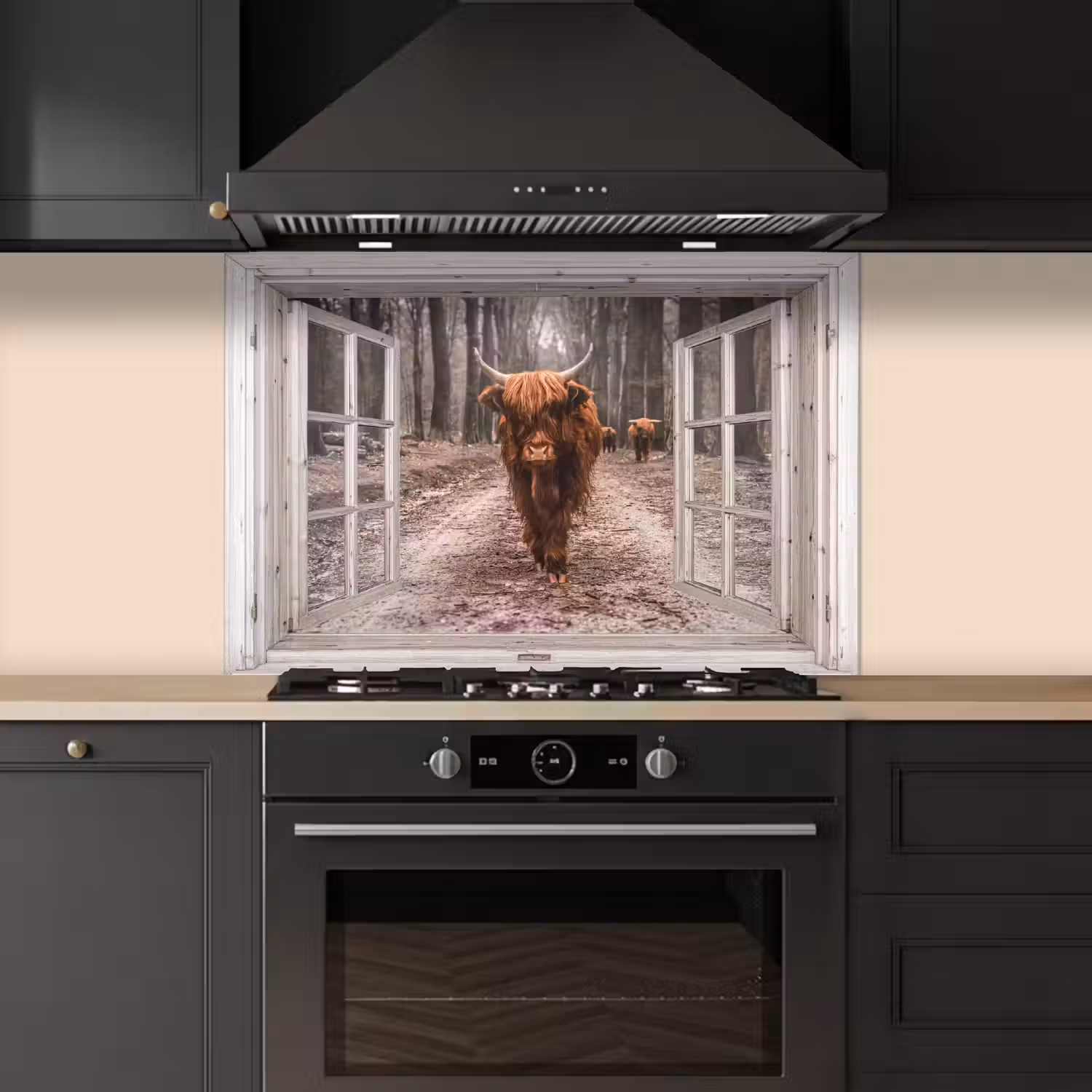 Doorkijk - Schotse Hooglander - Raam keuken achterwand spatscherm middel -sfeer1