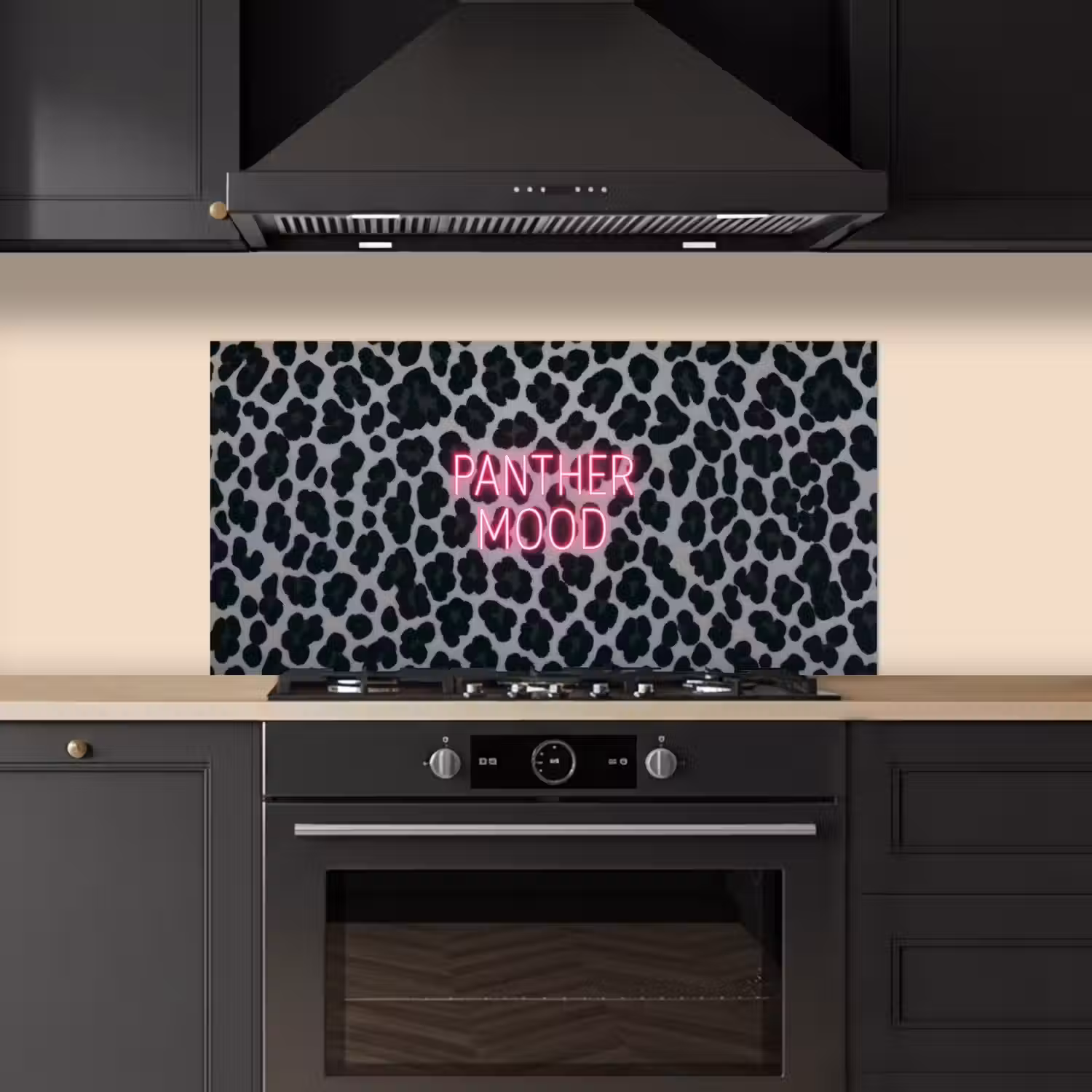 Panterprint - Zwart - Neonletters - Roze keuken achterwand spatscherm middel -sfeer1