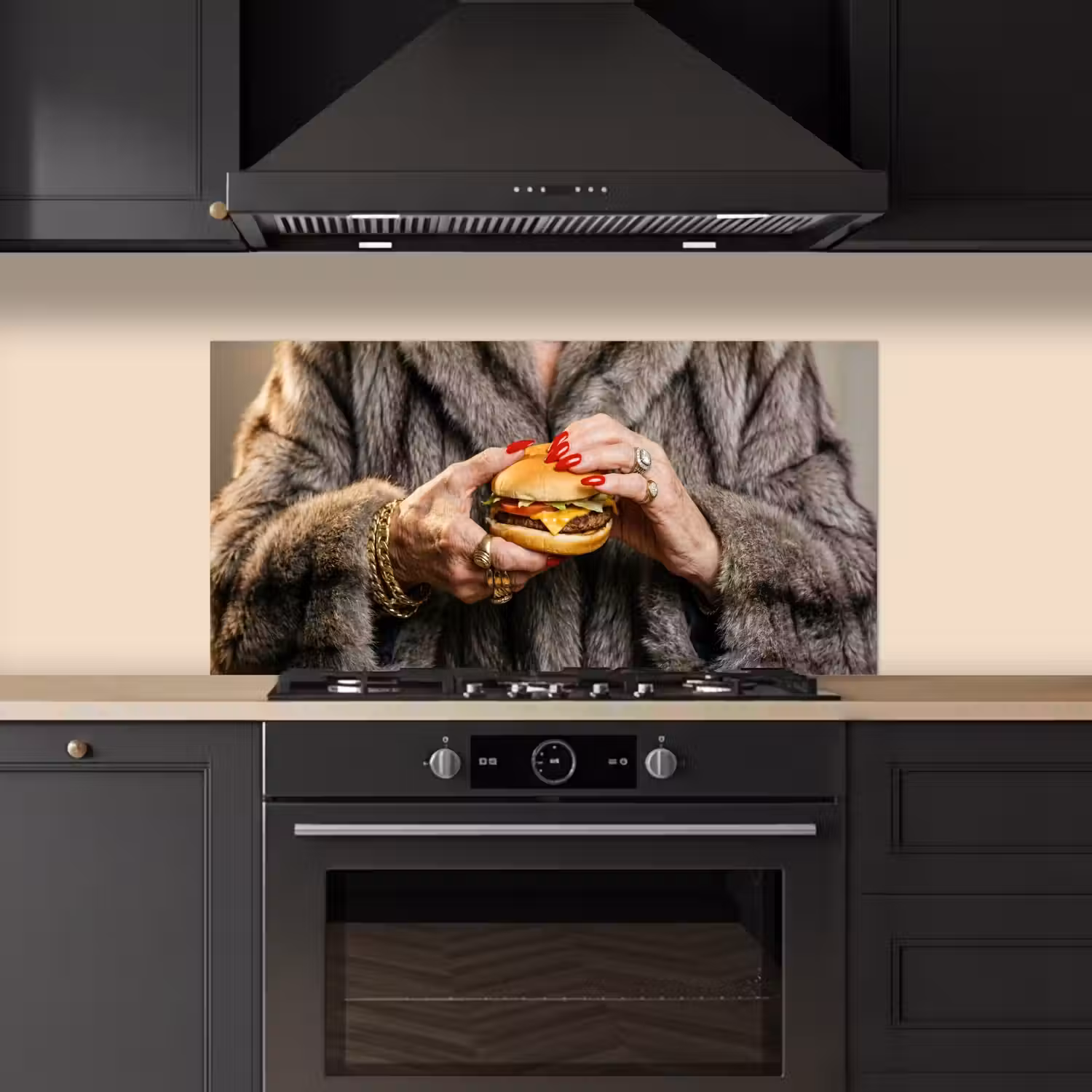 Vrouw - Hamburger - Bontjas keuken achterwand spatscherm middel -sfeer1