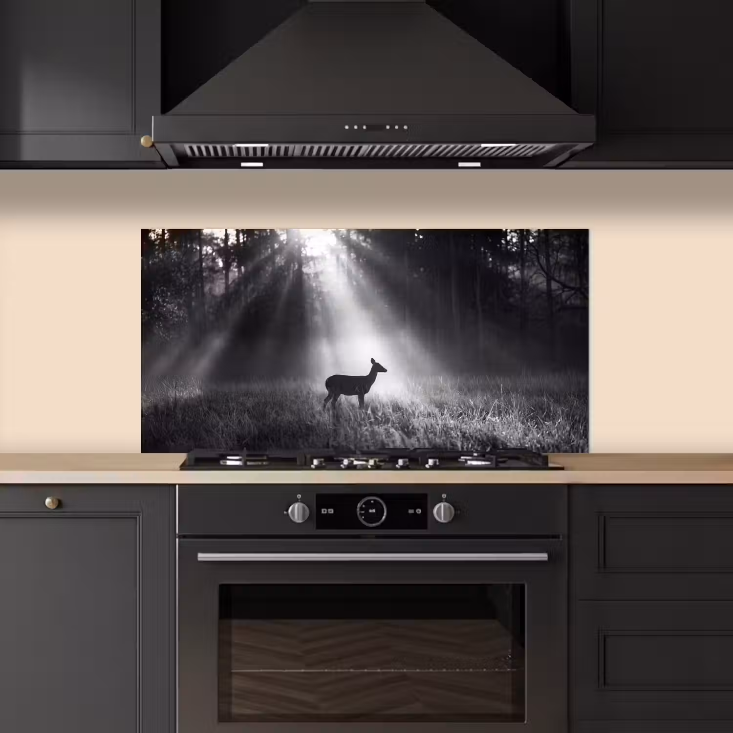 Hert - Bos - Zonnestralen - Zwart-wit - Natuur keuken achterwand spatscherm middel -sfeer1