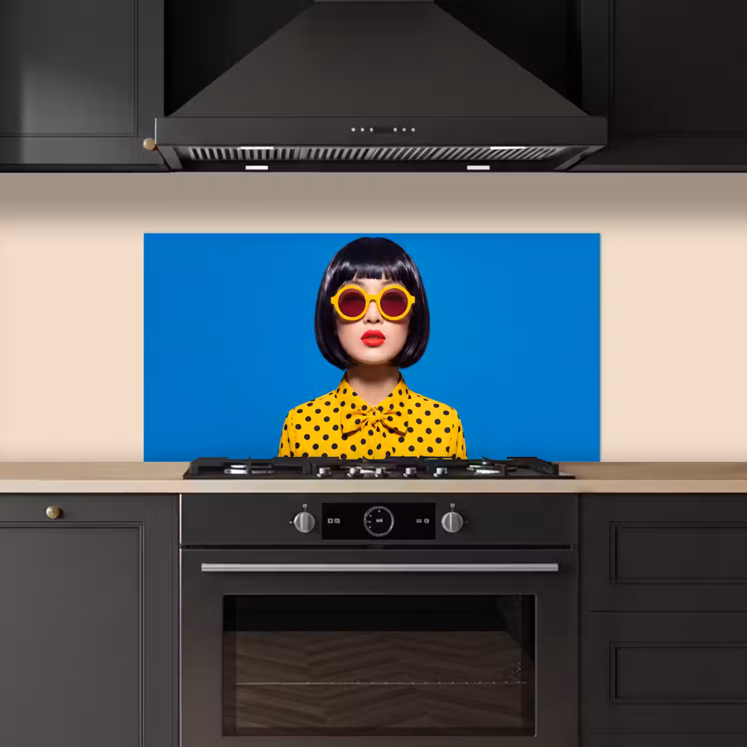 Vrouw - Zonnebril - Pop Art - Portret - Geel keuken achterwand spatscherm middel -sfeer1