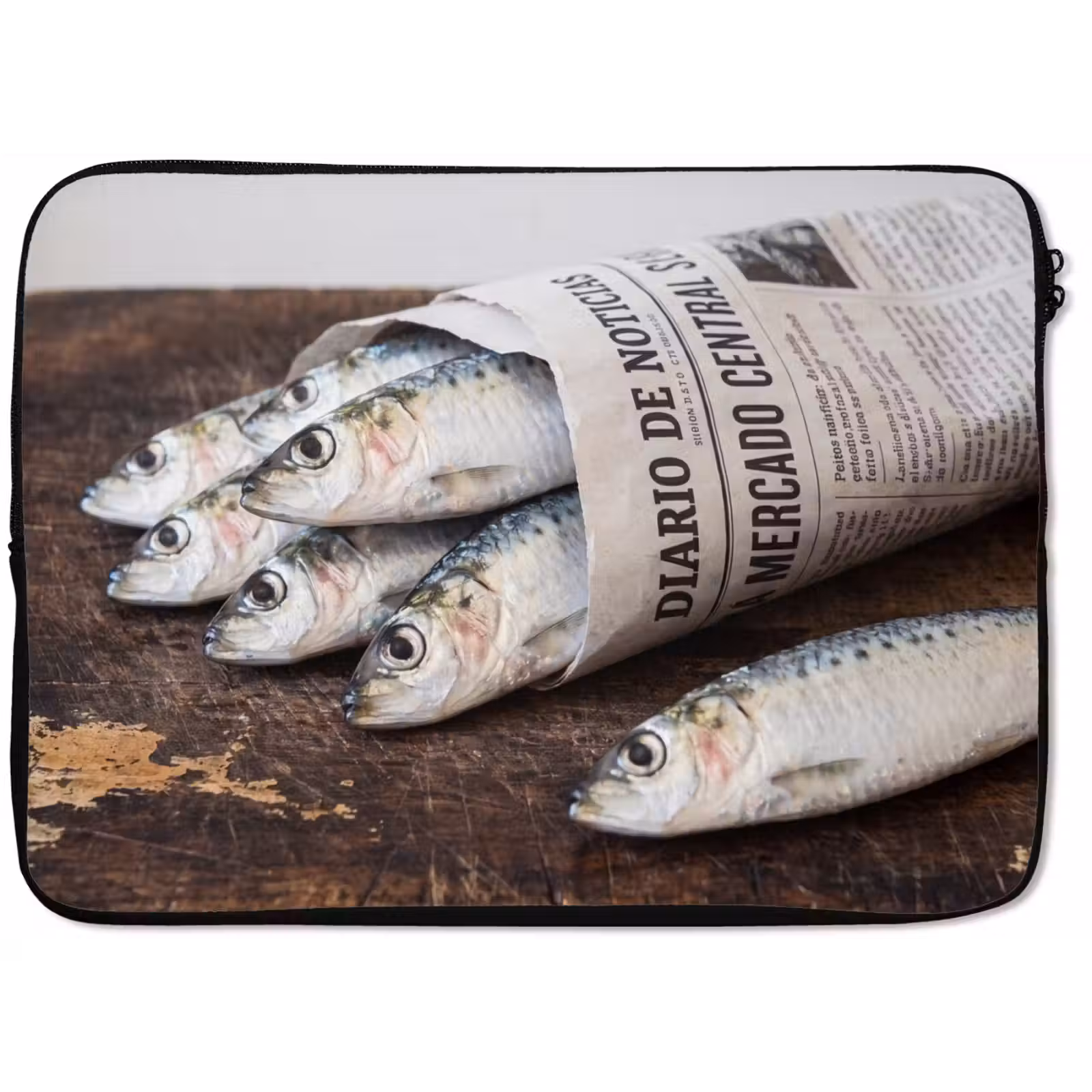 Laptop Sleeve - Little Sardine - newspaper - cutting board - Sardientje - krant - snijplank laptophoes neopreen klein