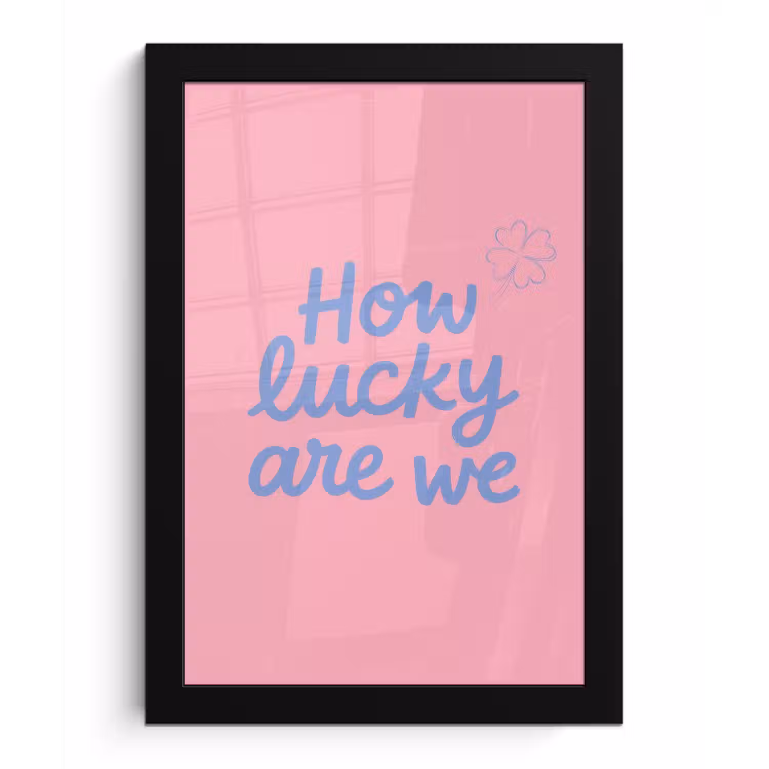 How lucky are we - Klavervier - Roze - Blauw fotolijst zwart zonder passe partout klein -3d