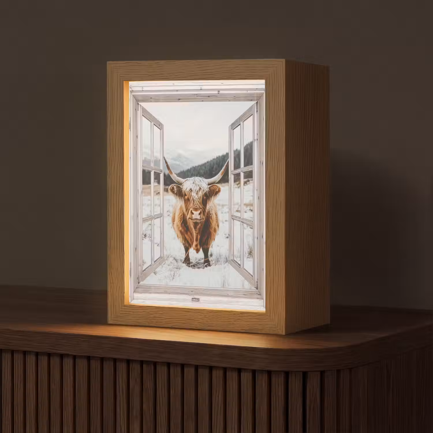 Schotse Hooglander - Winterlandschap - Landelijk - Bergen - Doorkijk Light Box met kabel (Tafellamp) klein -z3d_website
