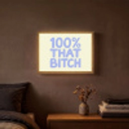 100% that bitch - Blauw - Wit Light Box met batterij (Wandlamp) middel -sfeer4
