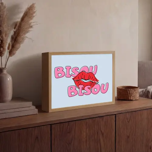 Bisou - Blauw - Roze - Lippen Light Box met batterij (Wandlamp) middel -sfeer2
