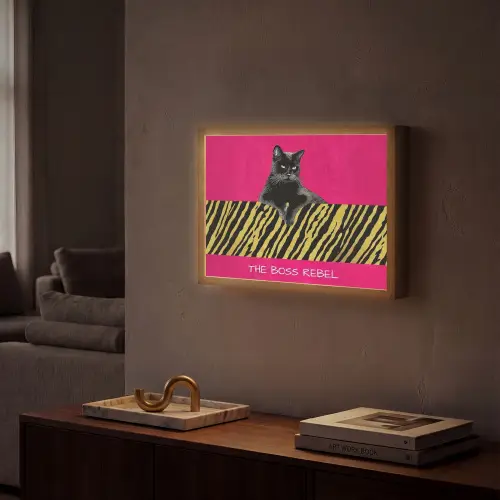 Kat - Baas - Roze - Tijgerprint Light Box met batterij (Wandlamp) middel -sfeer1