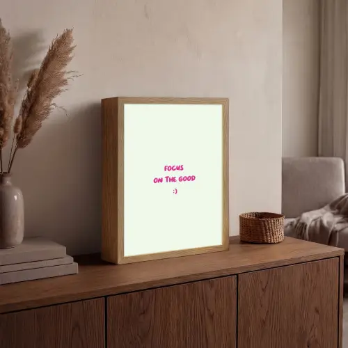 Focus - Beige - Roze - Smiley Light Box met batterij (Wandlamp) middel -sfeer2