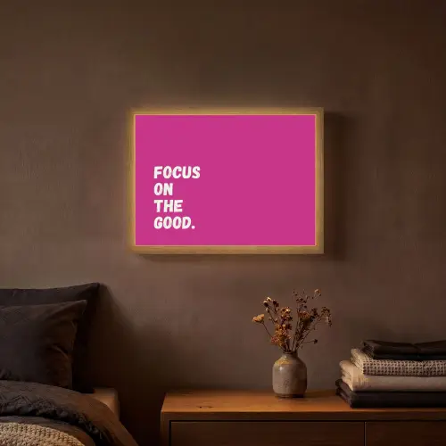 Focus on the good - Roze - Simple Light Box met batterij (Wandlamp) middel -sfeer4