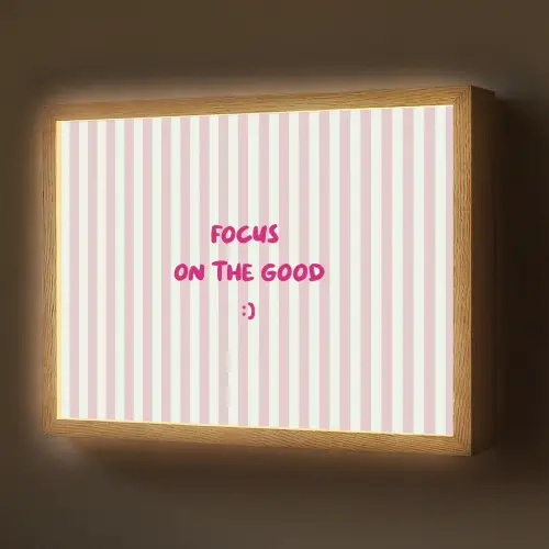 Focus on the good - Strepen - Roze - Smiley Light Box met batterij (Wandlamp) middel -z3d_website