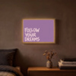 Follow your dreams - Paars - Penseeltextuur Light Box met batterij (Wandlamp) middel -sfeer4