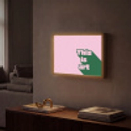 Groen - Teskt - This is art - Roze Light Box met batterij (Wandlamp) middel -sfeer1