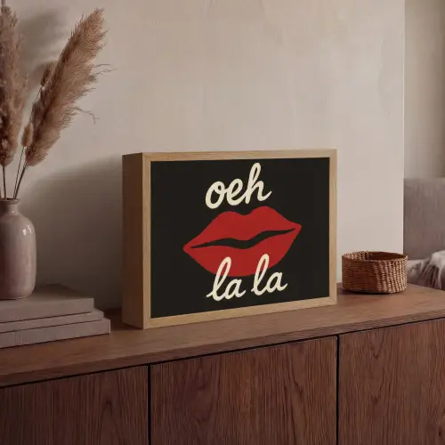 Lip - Rood - Quote Light Box met batterij (Wandlamp) middel -sfeer2
