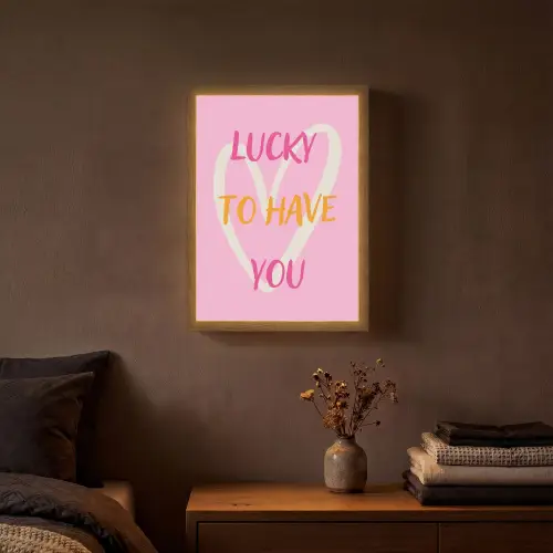 Lucky - Love - Valentijn - Roze Light Box met batterij (Wandlamp) middel -sfeer4