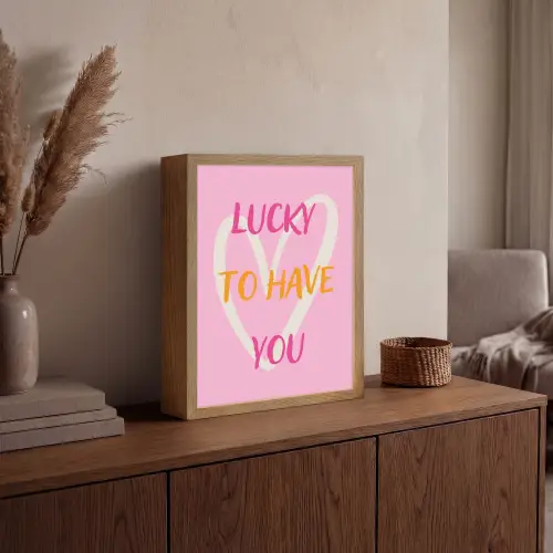 Lucky - Love - Valentijn - Roze Light Box met batterij (Wandlamp) middel -sfeer2