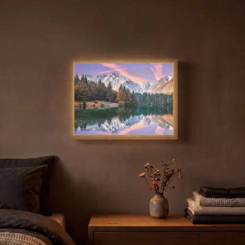 Bergen - Bos - Water - Lucht - Roze - Paars Light Box met batterij (Wandlamp) middel -sfeer4