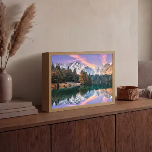 Bergen - Bos - Water - Lucht - Roze - Paars Light Box met batterij (Wandlamp) middel -sfeer2
