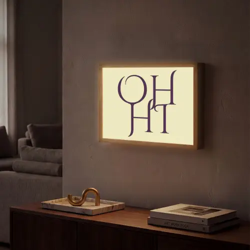 Oh hi - Geel - Monogram Light Box met batterij (Wandlamp) middel -sfeer1