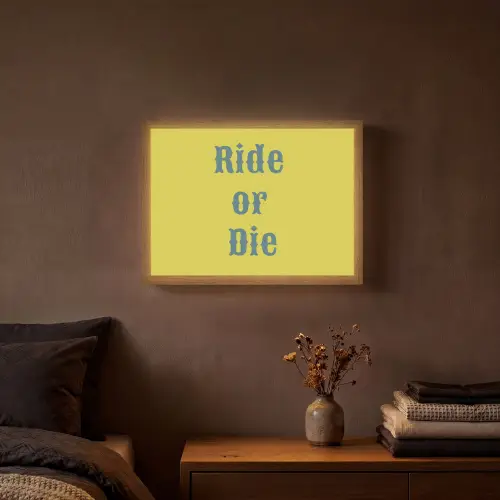 Ride or die - Geel - Blauw Light Box met batterij (Wandlamp) middel -sfeer4