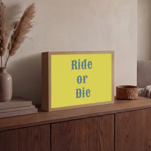 Ride or die - Geel - Blauw Light Box met batterij (Wandlamp) middel -sfeer2