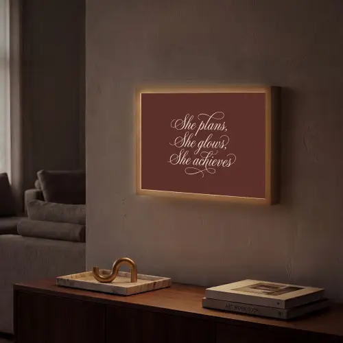 She plans she glows she achieves - Rood - Cursief Light Box met batterij (Wandlamp) middel -sfeer1