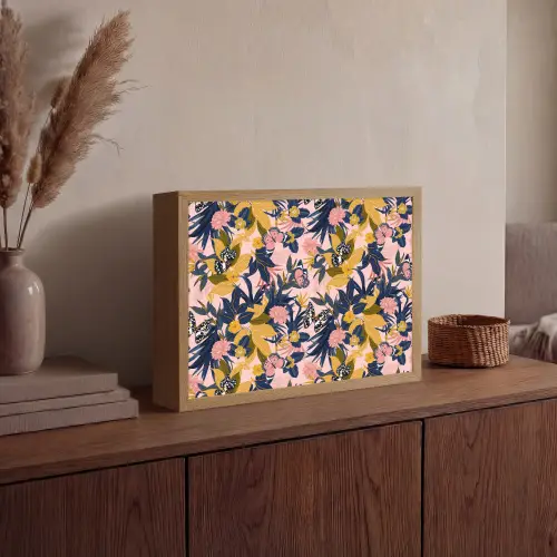 Zomer - Vlinder - Roze - Geel Light Box met batterij (Wandlamp) middel 907 -sfeer2