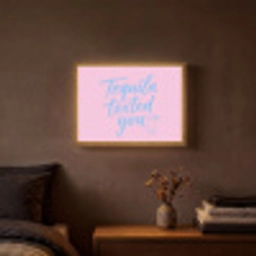 Tequila texted you - Roze - Blauw Light Box met batterij (Wandlamp) middel -sfeer4