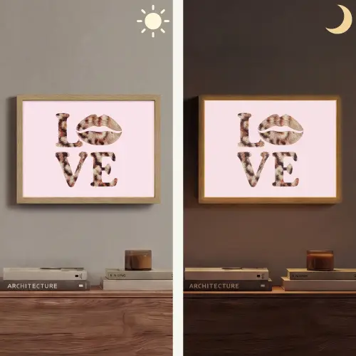 Tekst - Love - Pantervacht - Lichtroze Light Box met batterij (Wandlamp) middel -sfeer3