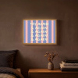 Try again - Strepen - Roze - Verticaal - Blauw Light Box met batterij (Wandlamp) middel -sfeer4