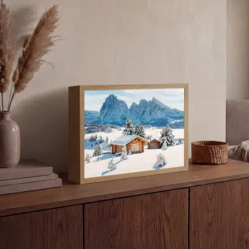 Winter - Huisje - Bergen - Uitzicht - Sneeuw Light Box met batterij (Wandlamp) middel -sfeer2