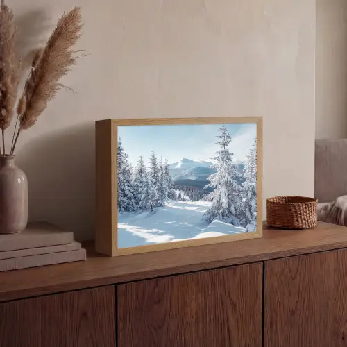 Winterlandschap - Natuur - Berg - Bomen - Sneeuw Light Box met batterij (Wandlamp) middel -sfeer2